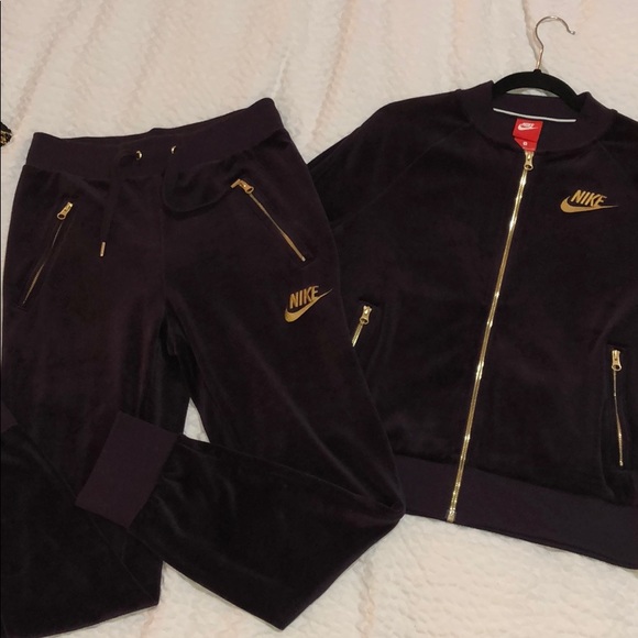 Velvet nike outfit Clearance